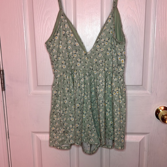 Daisy print romper, size medium, adjustable straps, low cut - Picture 3 of 4